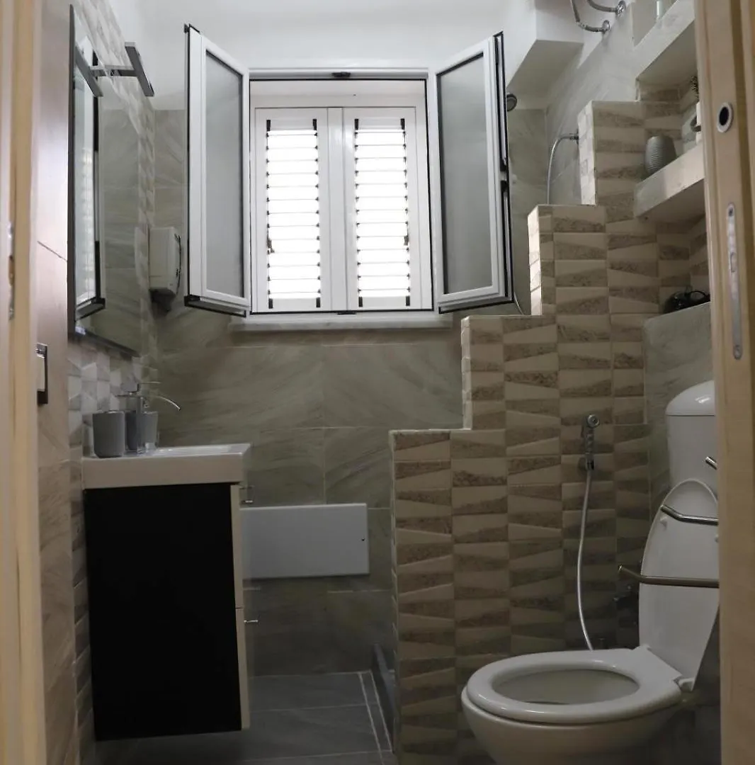 Lo Scarrozzo Room Palermo 0*,  Italy